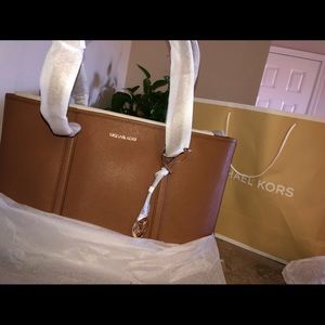 ❤️BRAND NEW❤️ Michael Kors Leather Tote